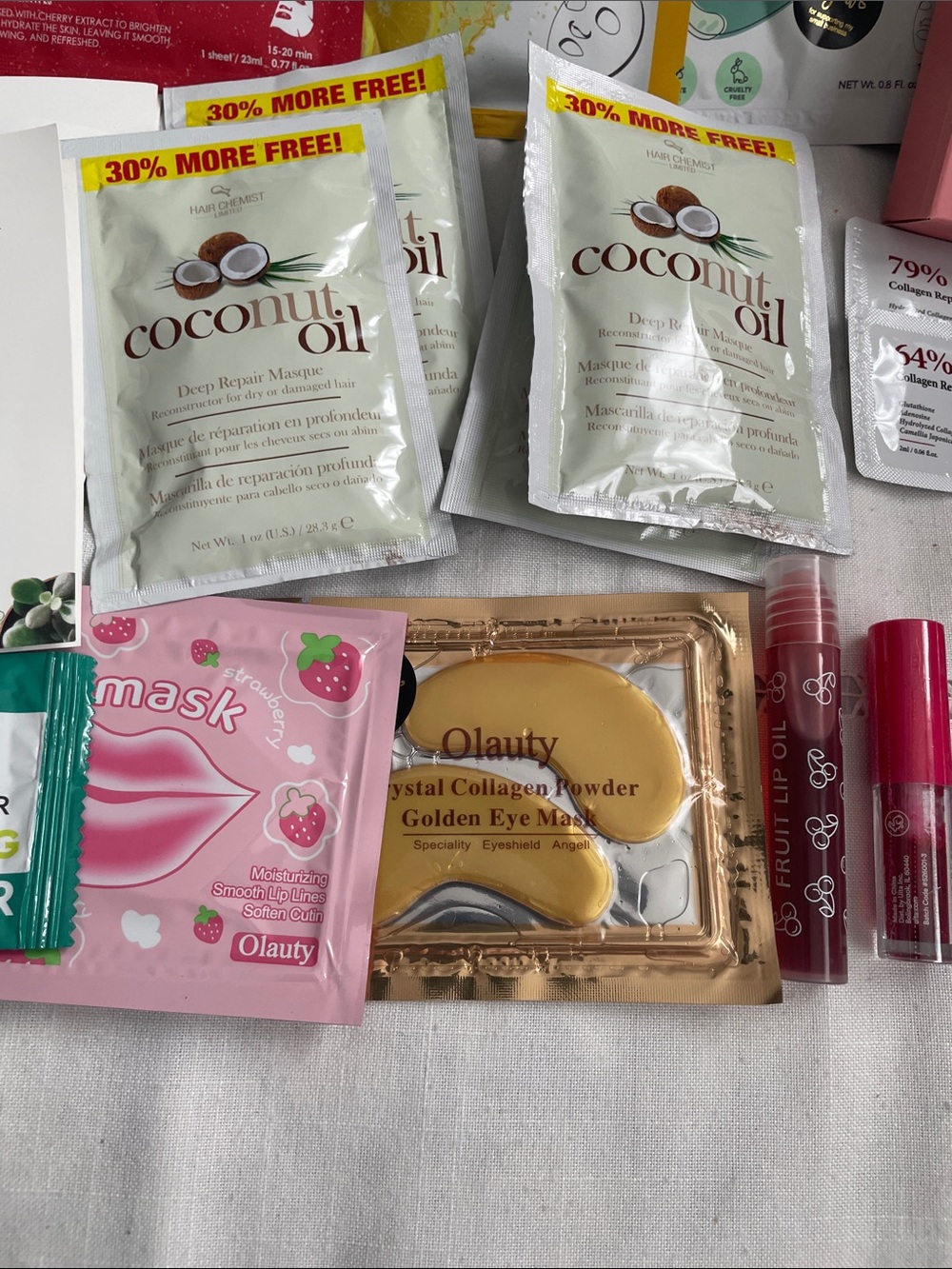 Spa Life Assorted Women’s Skincare Set - Pink Lip Gloss & Face Masks 20 Items - Picture 5 of 7
